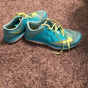 Nike Size 7 tennis shoes